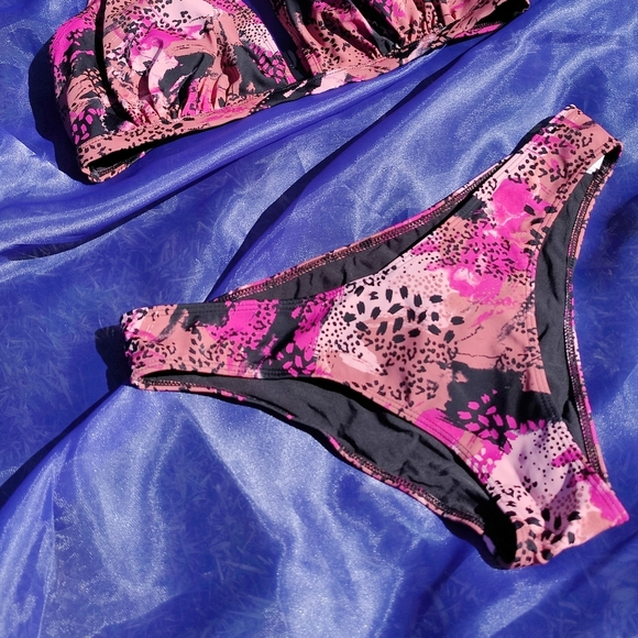 Curvy Kate Bikini Bottom / Pink & Black Swimwear / Size Medium - Picture 3 of 3